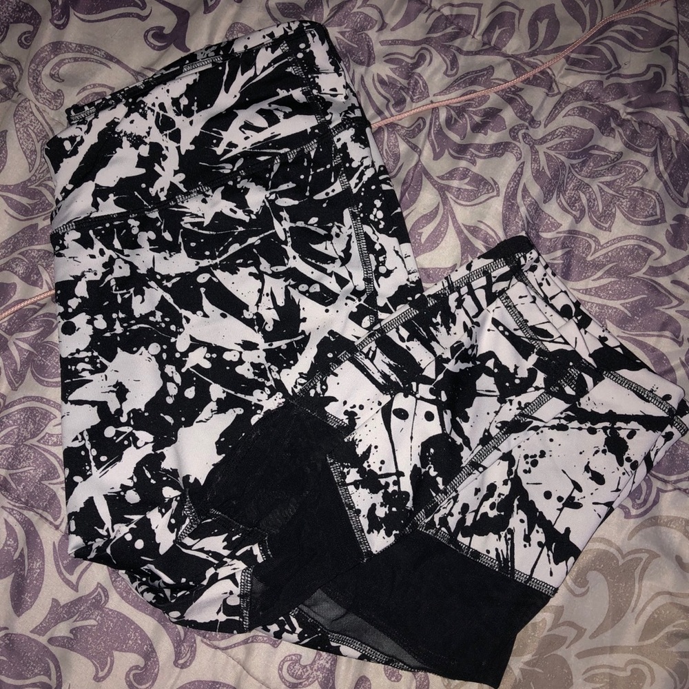 Women’s exercising leggings